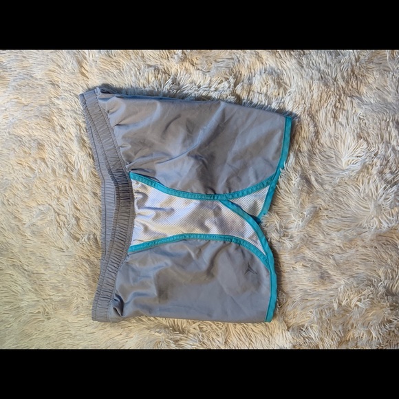 OLD NAVY Active Shorts - Gray White and Blue, Med. - Picture 4 of 6